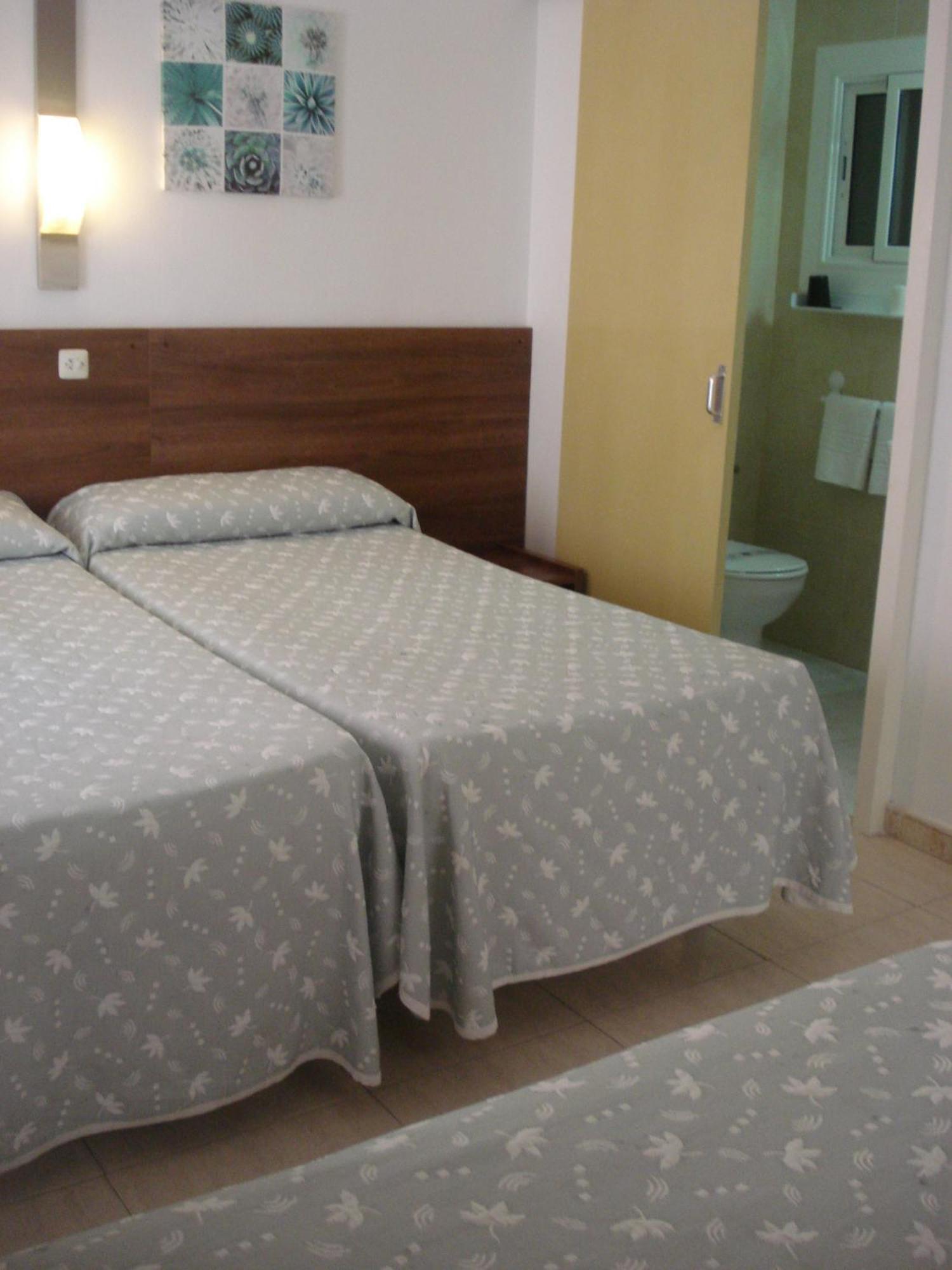 Hostal Margarita Pineda de Mar Ruang foto