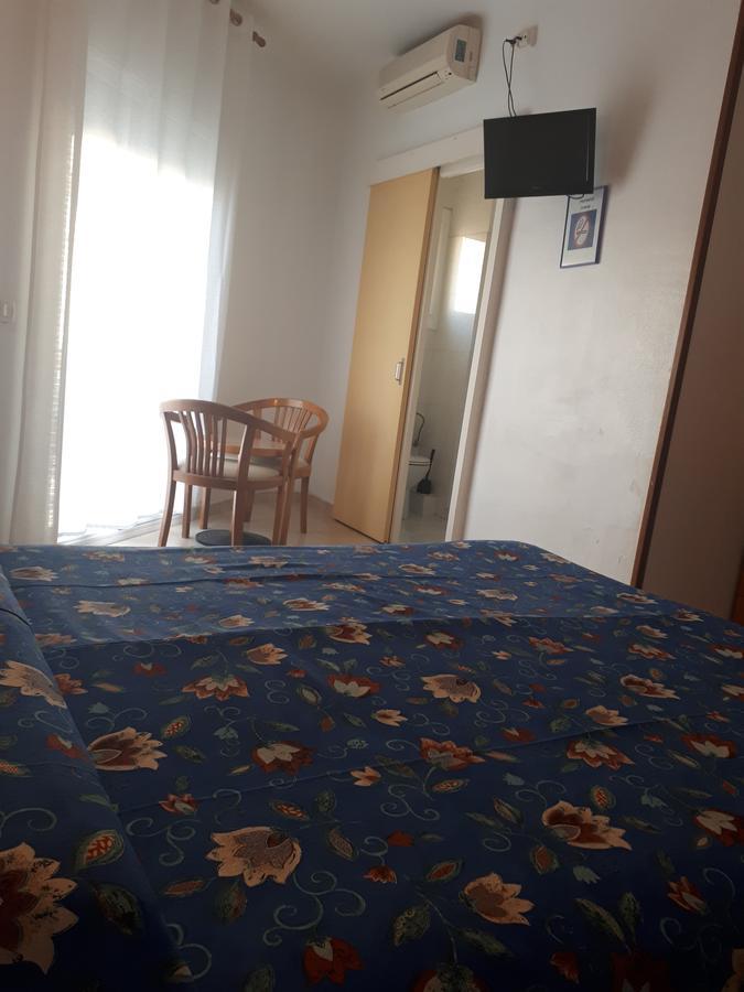 Hostal Margarita Pineda de Mar Bagian luar foto