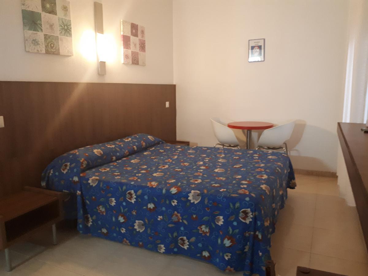 Hostal Margarita Pineda de Mar Bagian luar foto