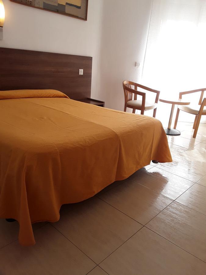 Hostal Margarita Pineda de Mar Bagian luar foto