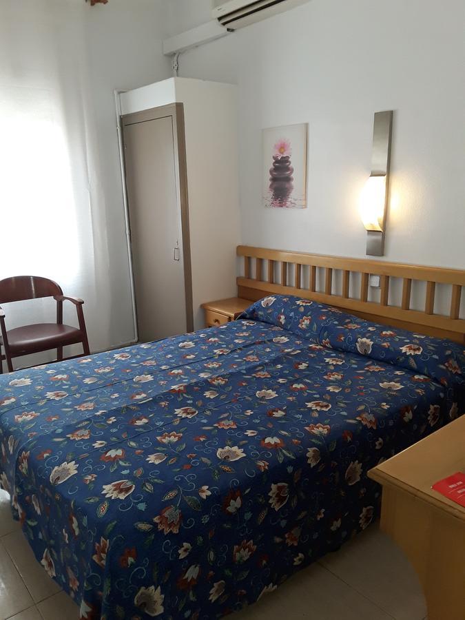 Hostal Margarita Pineda de Mar Bagian luar foto