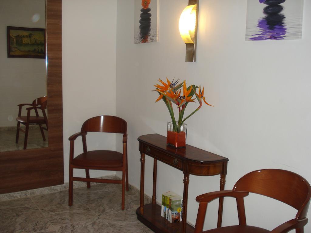 Hostal Margarita Pineda de Mar Bagian luar foto